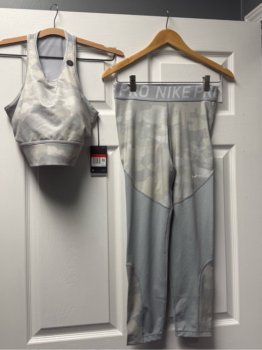 Nike Dri-FIT Light Gray Sport Tank and Leggings - Picture 6 of 12